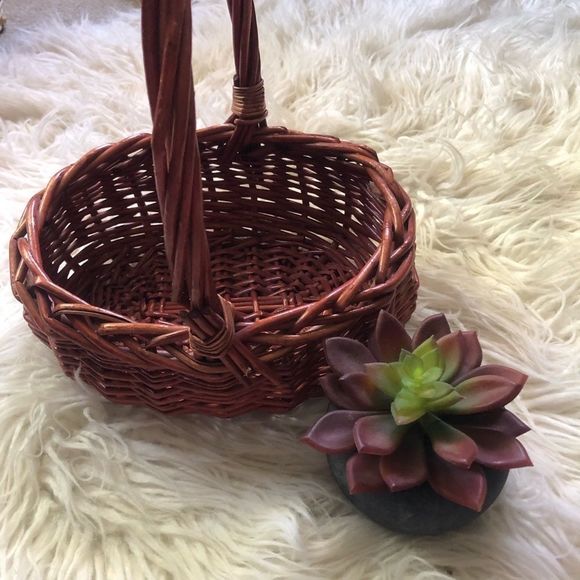 Vintage Wicker Handle Oval Basket - Picture 3 of 6